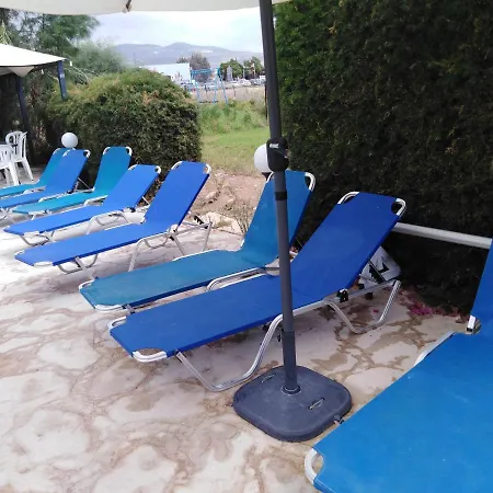 Lovely Six Bedroom In Coral Bay , Car Not Essential