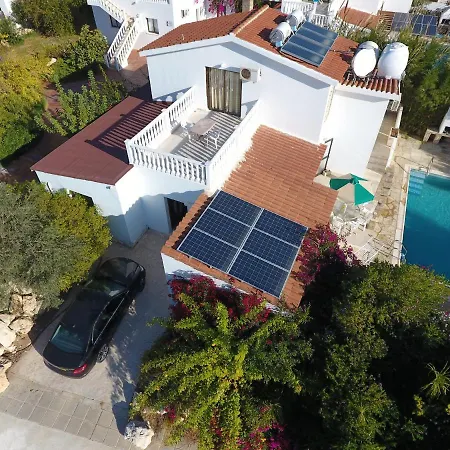 Vilă Lovely Six Bedroom In Coral Bay , Car Not Essential Peyia