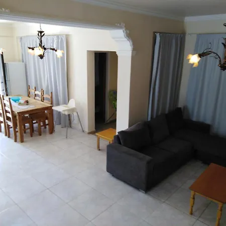 Lovely Six Bedroom In Coral Bay , Car Not Essential Vilă *