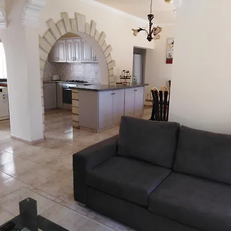 Lovely Six Bedroom In Coral Bay , Car Not Essential Vilă Peyia