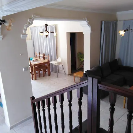 Vilă Lovely Six Bedroom In Coral Bay , Car Not Essential Peyia