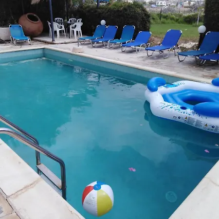 Lovely Six Bedroom In Coral Bay , Car Not Essential * Peyia