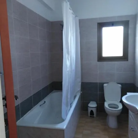 Lovely Six Bedroom In Coral Bay , Car Not Essential Vilă