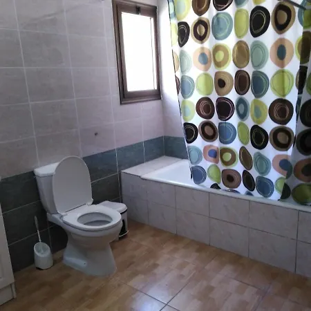 Lovely Six Bedroom In Coral Bay , Car Not Essential Peyia