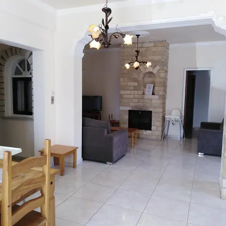 Vilă Lovely Six Bedroom In Coral Bay , Car Not Essential Peyia