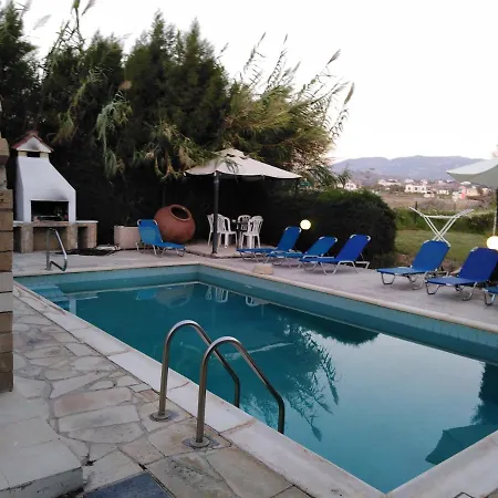 Lovely Six Bedroom In Coral Bay , Car Not Essential * Peyia