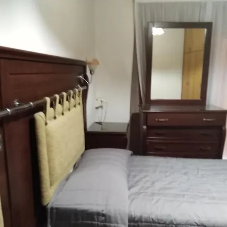 Lovely Six Bedroom In Coral Bay , Car Not Essential *