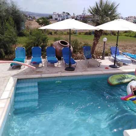 Lovely Six Bedroom In Coral Bay , Car Not Essential * Peyia