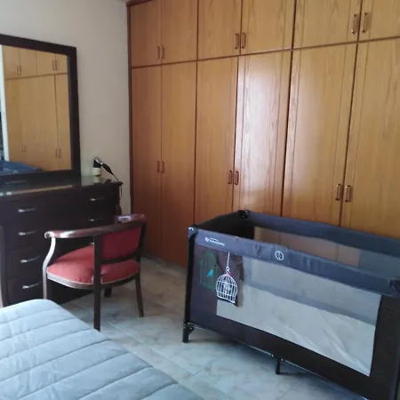 Lovely Six Bedroom In Coral Bay , Car Not Essential *