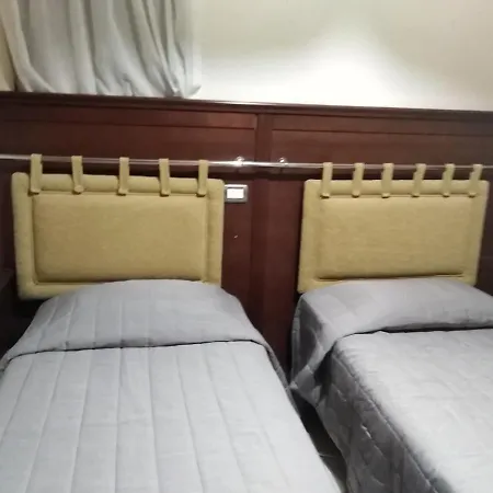 Lovely Six Bedroom In Coral Bay , Car Not Essential فيلة *