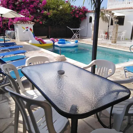 فيلة Lovely Six Bedroom In Coral Bay , Car Not Essential