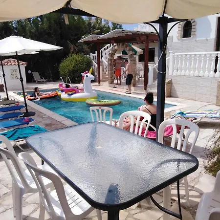 Lovely Six Bedroom In Coral Bay , Car Not Essential فيلة بييا