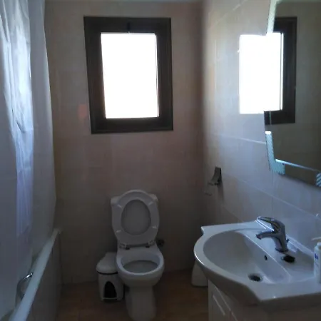 Lovely Six Bedroom In Coral Bay , Car Not Essential فيلة بييا